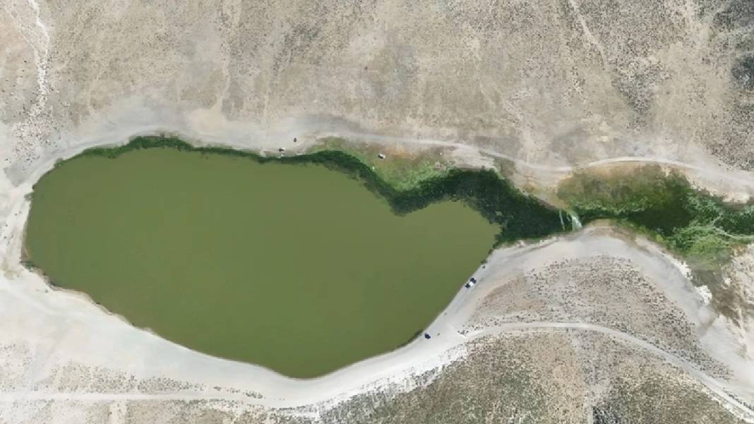 Nemrut'un simgesi susuz kaldı: Kalp Gölü şeklini kaybediyor 6